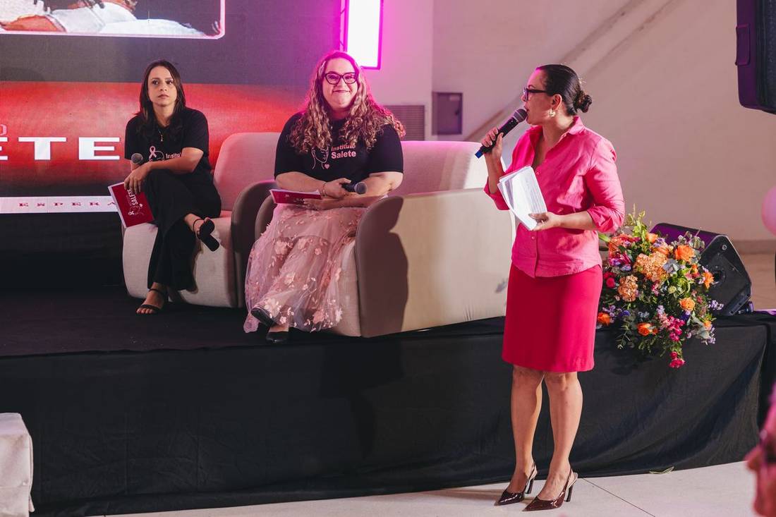Roda de conversa no palco