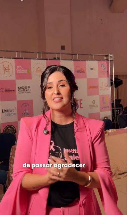 Story de agradecimento diante do painel de patrocinadores